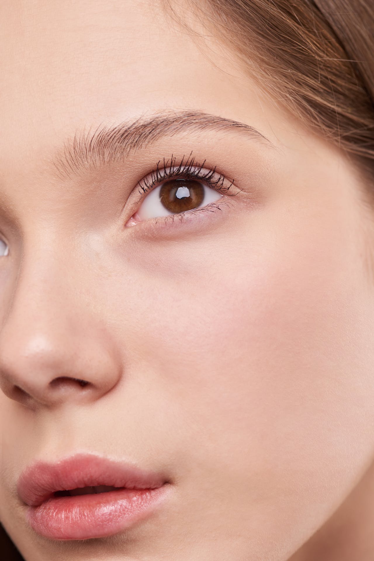 Eyebrow Waxing Kit: Perfect Brows at Home